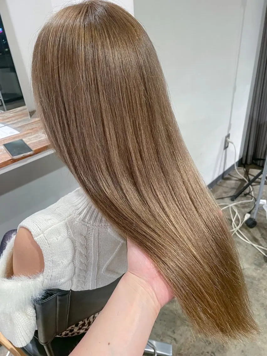 ロング カラー ベージュカラー ミルクティーベージュ ヘアカラー トリートメント ハイトーン/レイヤー /ケアブリーチ石川治のヘアスタイル