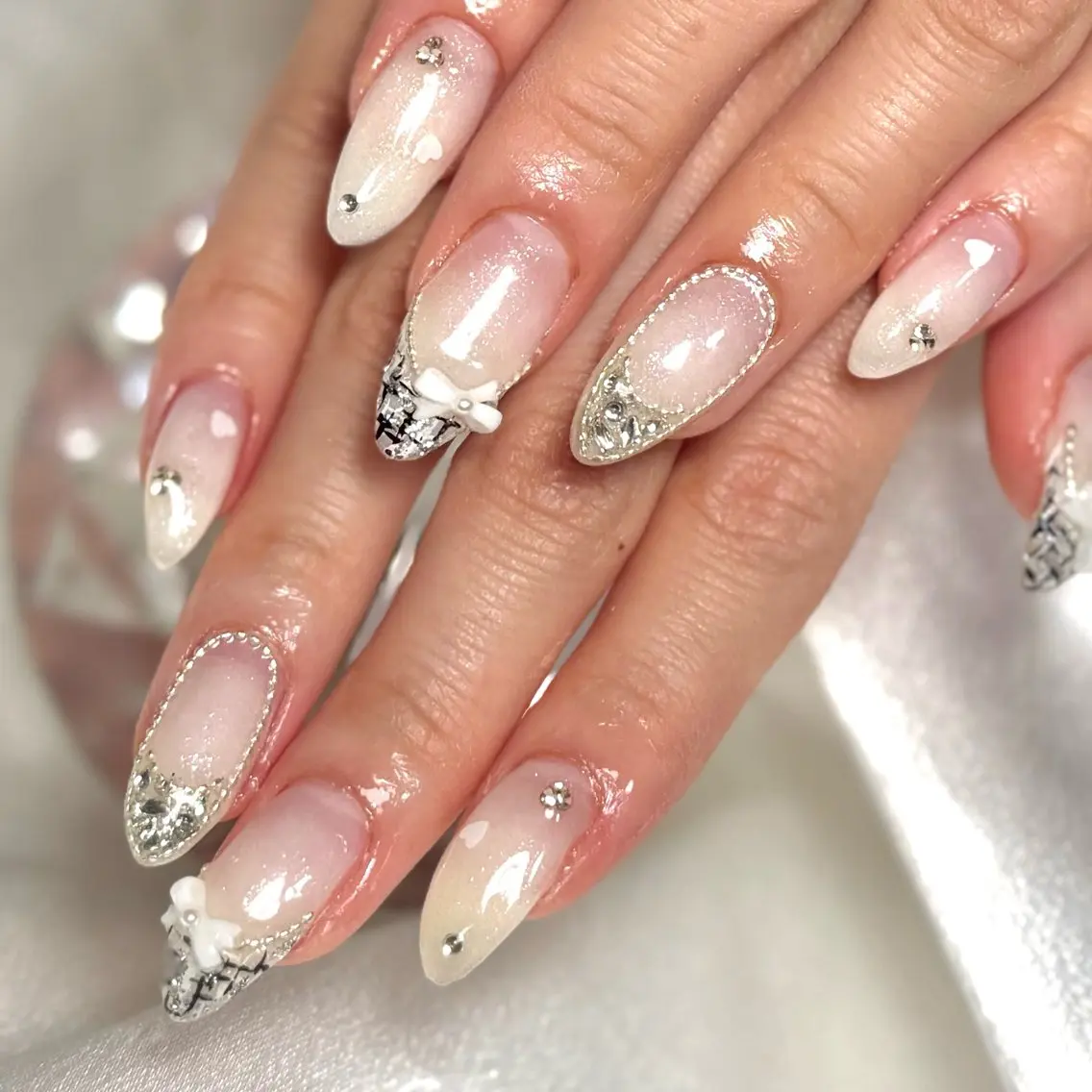 ネイル ハンドネイル ルシイ🎀新宿長さ 出しパーツ専門店のネイルデザイン