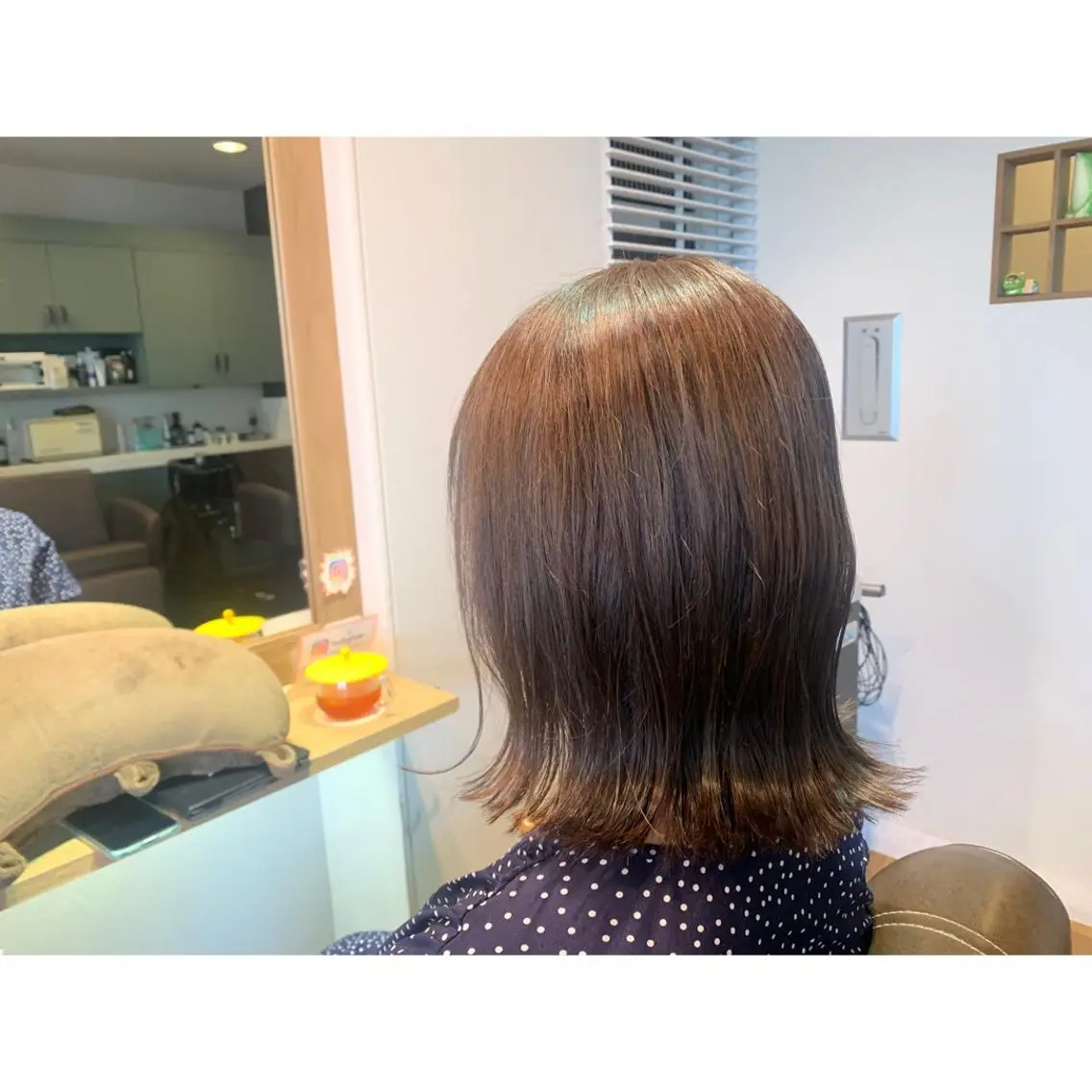 ミディアム カラー グレージュ ヘアカラー トリートメント ツキダテ ユイのヘアスタイル