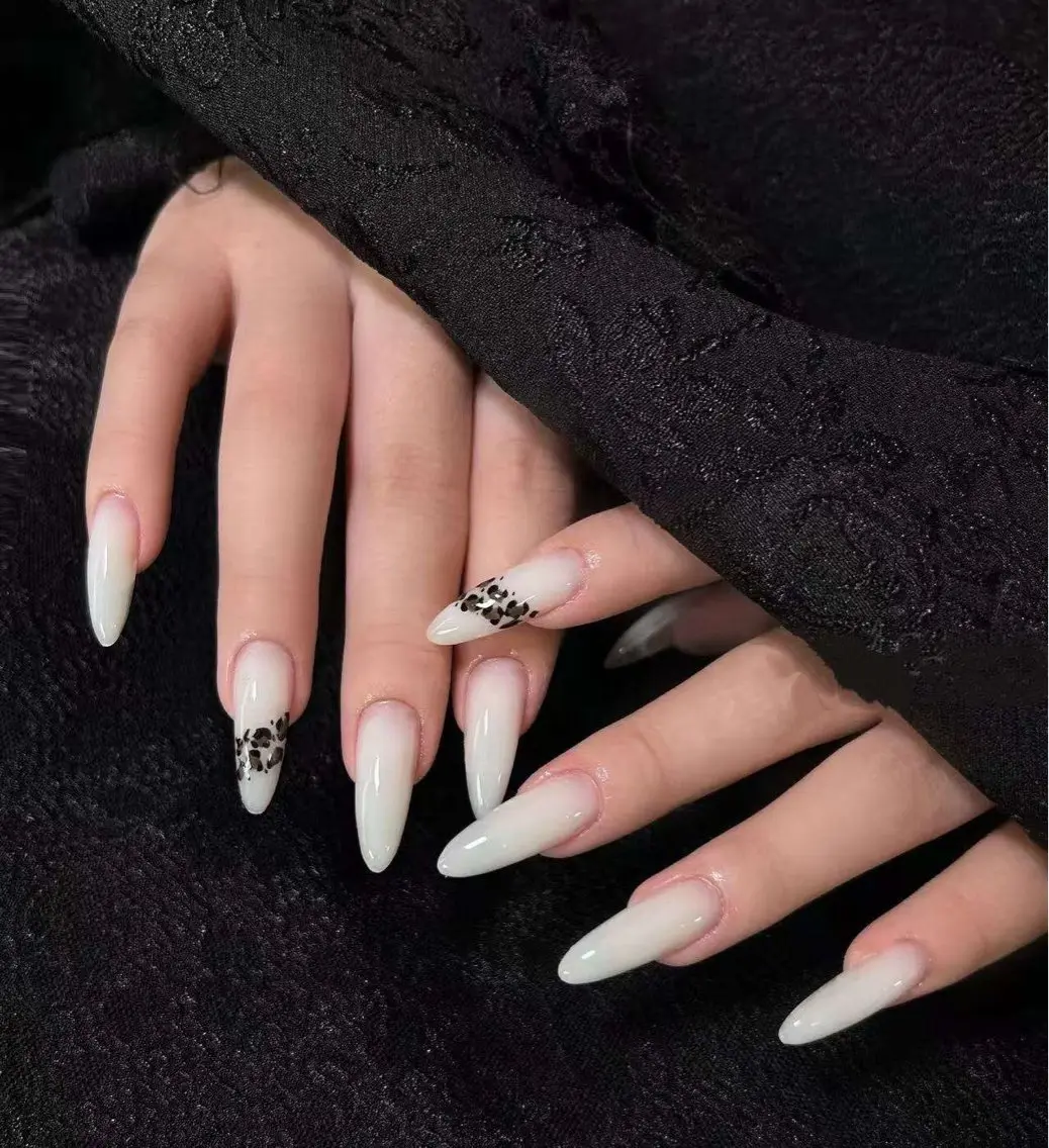 ネイル オーロラネイル フラワーネイル フットネイル フレンチネイル ジェルネイル ハンドネイル BabyYouMi nailのネイルデザイン
