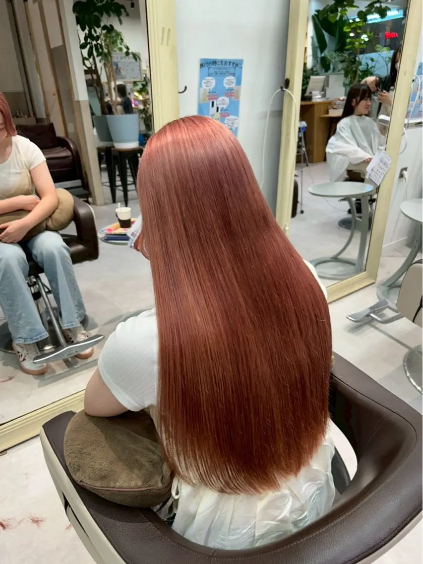 ロング ブリーチカラー😊 ハイトーン・ベージュのヘアスタイル