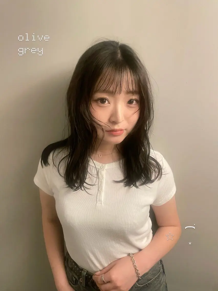 ミディアム カラー ベージュカラー 透明感カラー グレージュ オリーブベージュ オリーブカラー ヘアカラー カラーモデル🧼/ りむのヘアスタイル