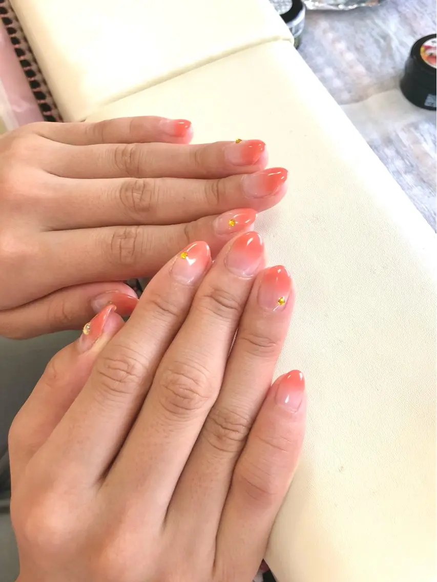 ネイル グラデーション オレンジ ピンク シンプルネイル ハンドネイル salon *meehoのネイルデザイン