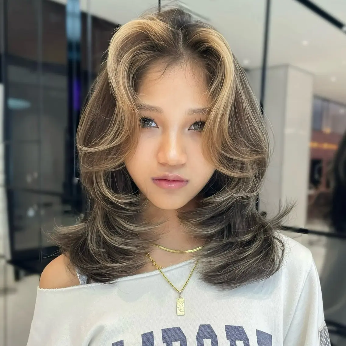ミディアム レイヤーカット カット 【韓国❤️海外ヘア】 AYAKAのヘアスタイル