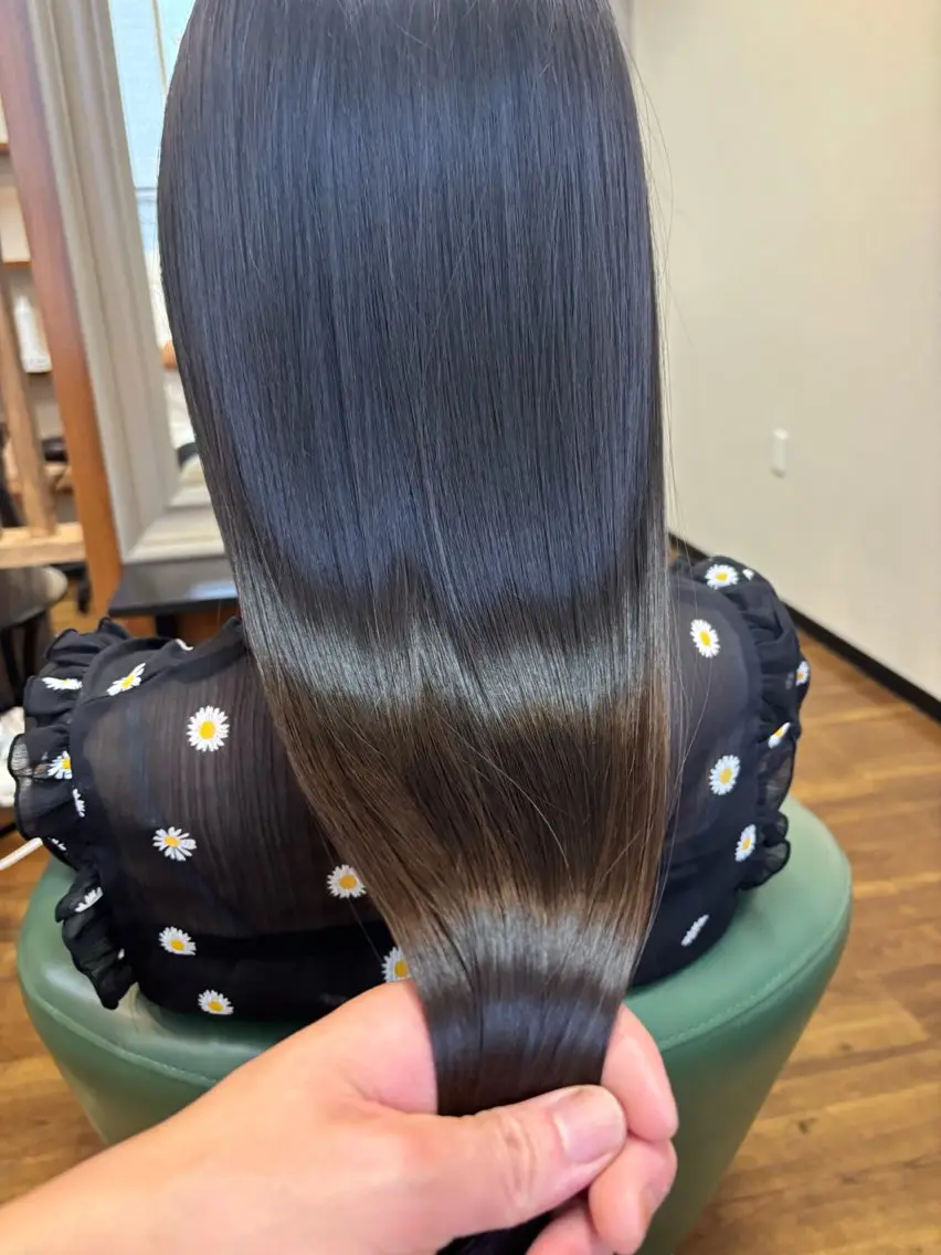 ロング カット 縮毛矯正 トリートメント ✨髪質改善を学割で✨ ミニモ学割のみ掲載♪のヘアスタイル