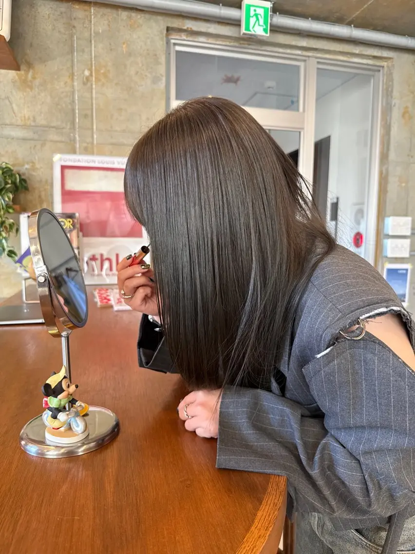 ロング ウチミズ サヤカのヘアスタイル