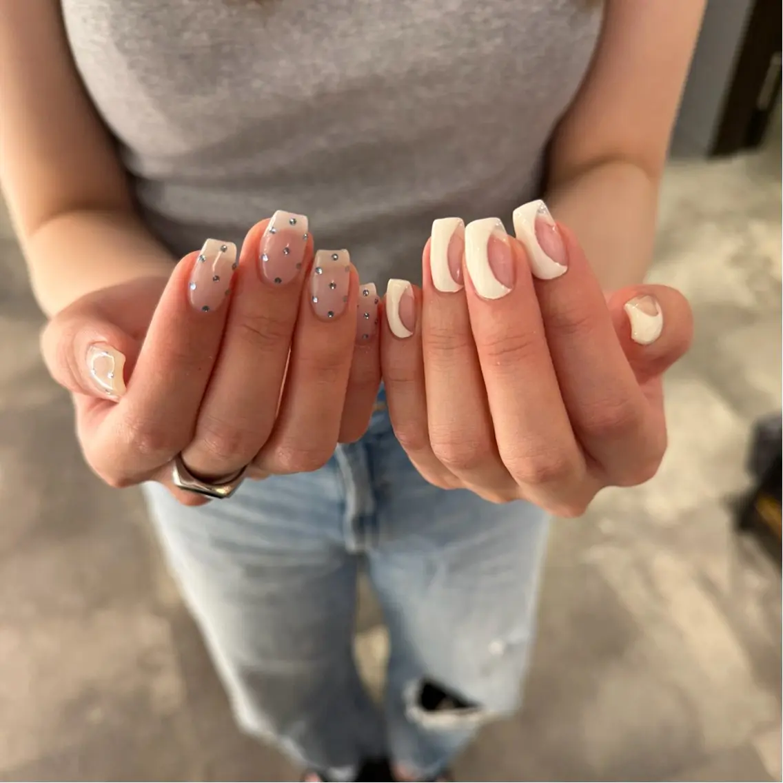 ネイル アートネイル ブルー ニュアンスネイル ホワイト natsumi .のネイルデザイン