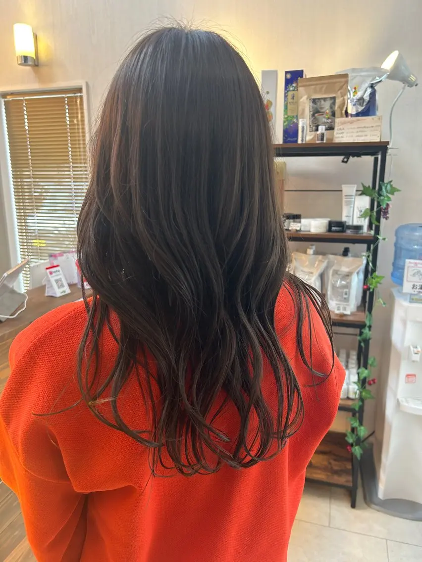ロング ヘアカラー 浅利 陽菜のヘアスタイル