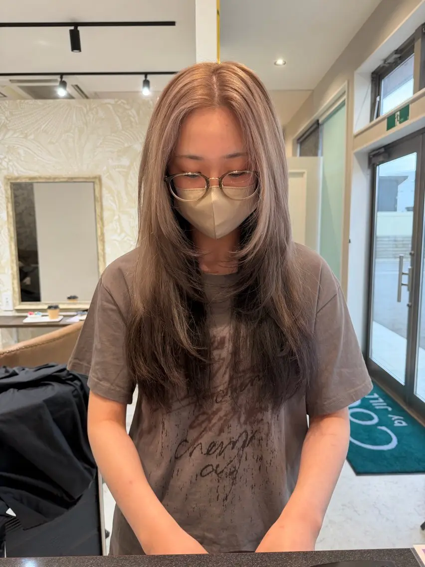 ロング カット ヘアカラー moe🥣ﾚｲﾔｰ ｶｯﾄ/透明感ｶﾗｰのヘアスタイル