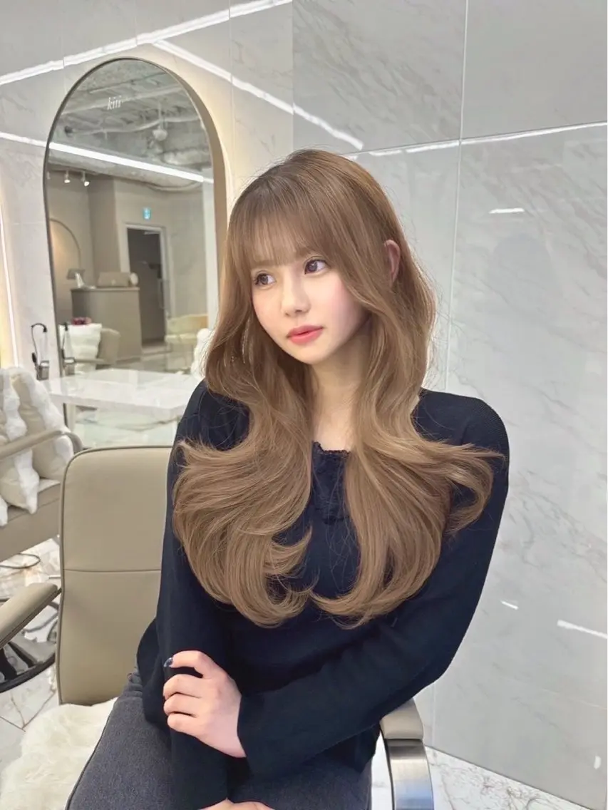 ロング カラー ヘアアレンジ ベージュカラー 透明感カラー ミルクティーベージュ 韓国風ヘア レイヤーカット 小林 拳人のヘアスタイル