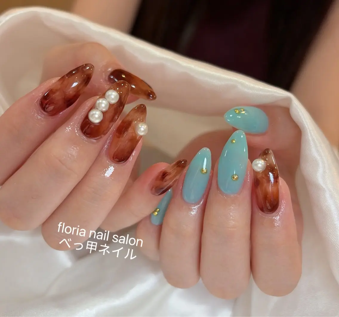 ネイル オーロラネイル べっ甲ネイル フレンチネイル ガーリー キラキラネイル ハンドネイル Floria nail salonのネイルデザイン
