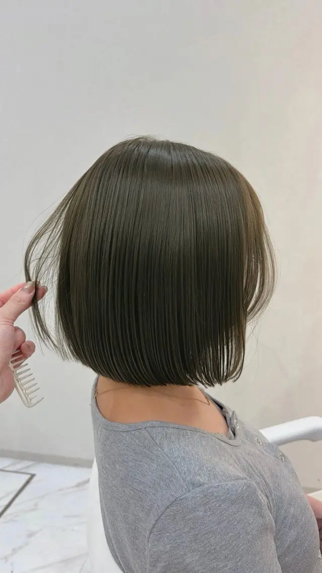 ショート カラー パーマ ベージュカラー ブリーチ 透明感カラー ダブルカラー グレージュ カット ヘアカラー TOMO/ブリーチ 無しオリーブのヘアスタイル