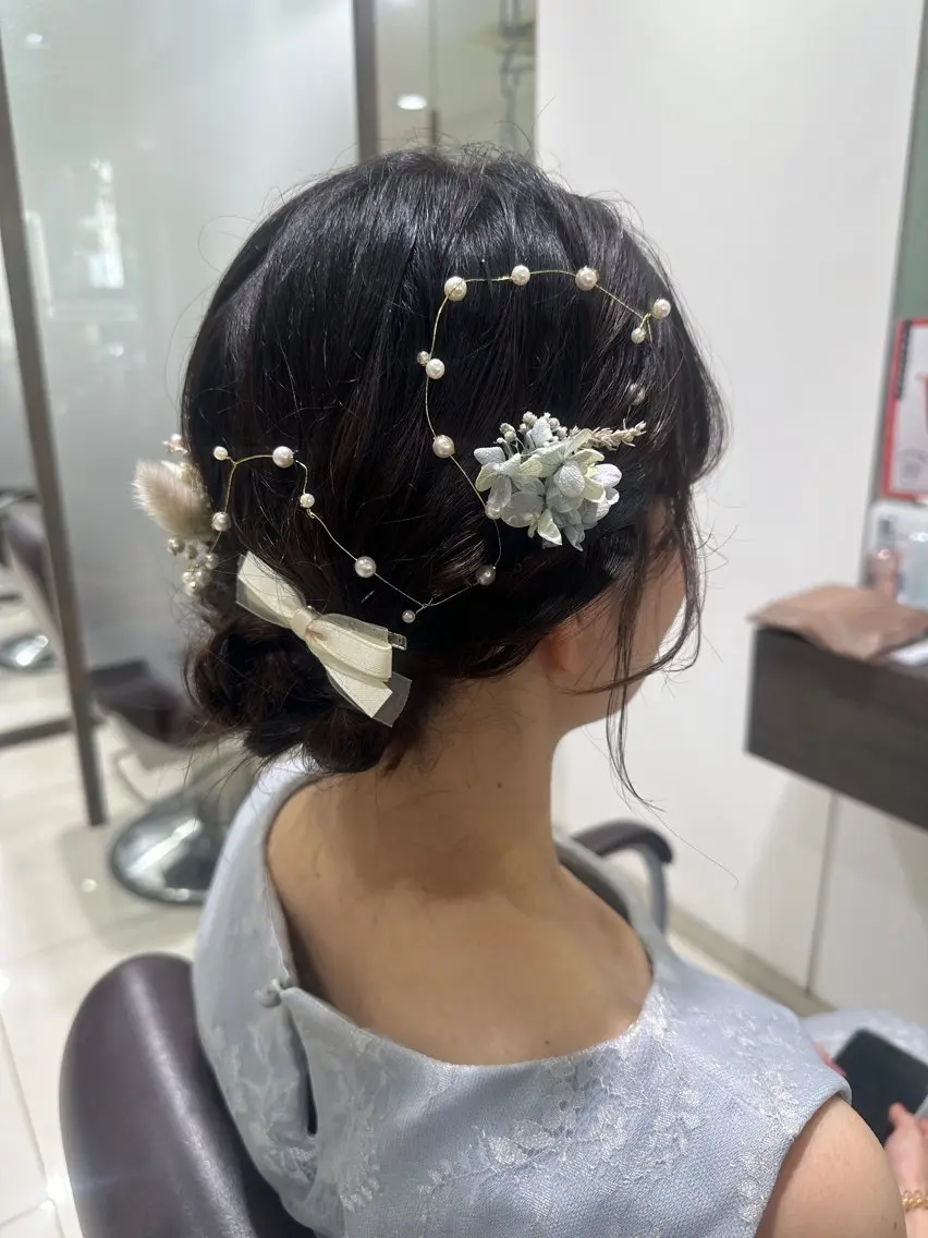 木曜日空きあり‼️ 艶々カラー🩷のヘアスタイル