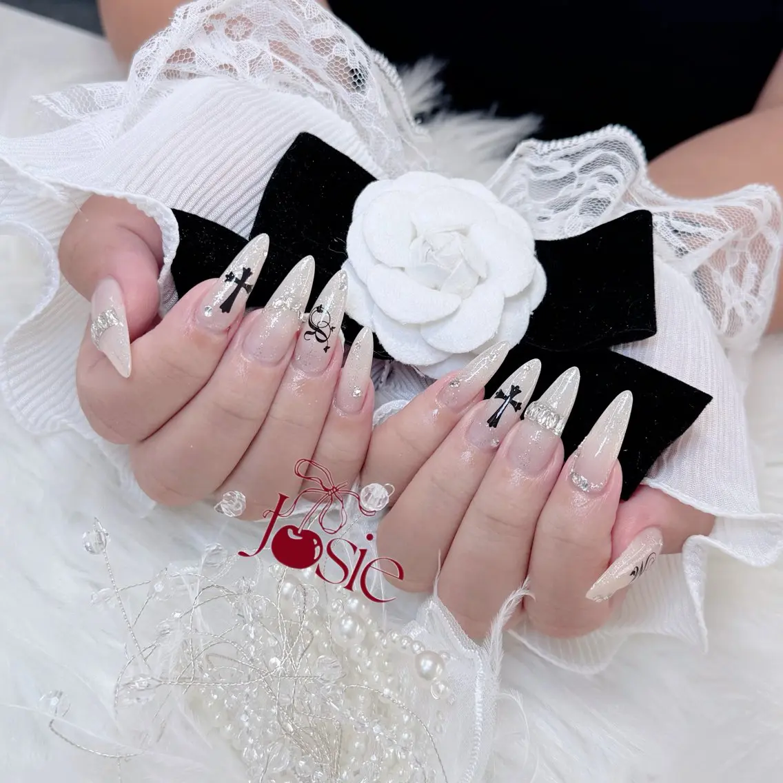 ネイル フレンチネイル ガーリー ガラスフレンチ 氷ネイル・うるうるネイル キラキラネイル ハンドネイル JOSIE nail studioのネイルデザイン