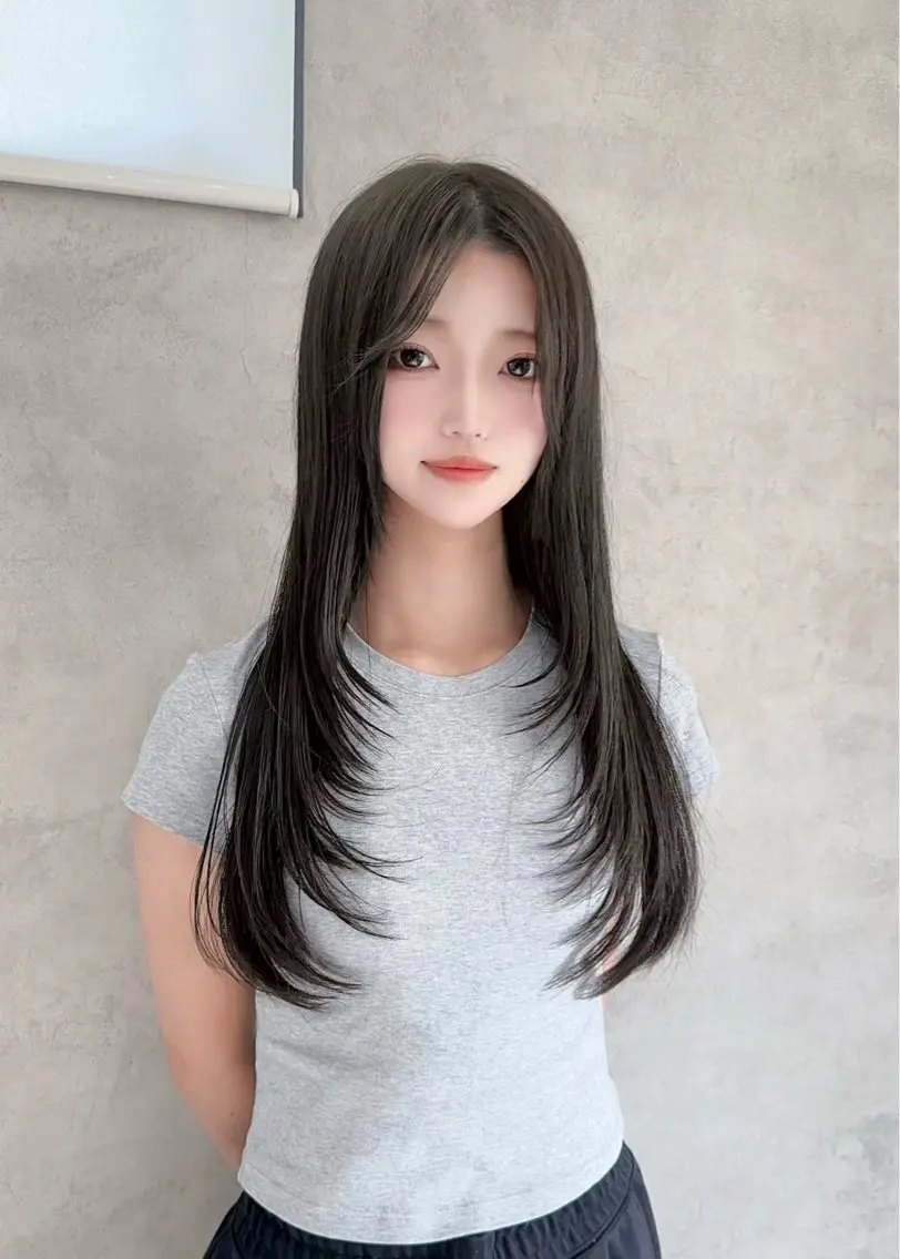 ロング カラー ヘアアレンジ グレージュ オリーブグレージュ オリーブグレー レイヤーカット カット ヘアカラー トリートメント 境町/透明感カラー/ レイヤー/中茎涼太のヘアスタイル
