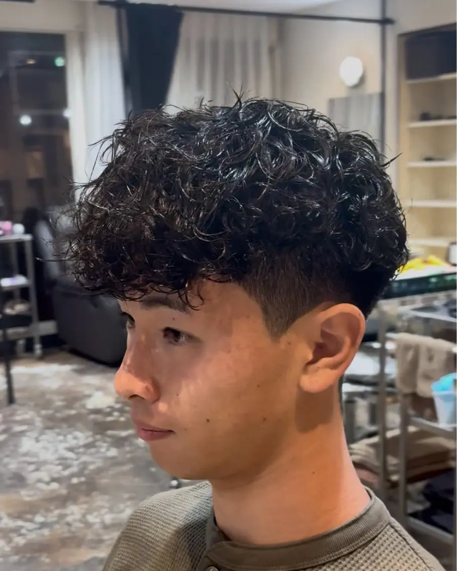 パーマ メンズ メンズパーマ スペインカール メンズ特化型美容師・ タカハシ ヒロヤのヘアスタイル