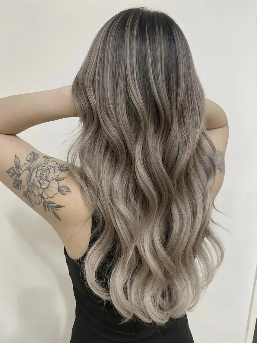 セミロング カラー バレイヤージュ ブリーチ ケアブリーチ 透明感カラー グレージュ カット ヘアカラー トリートメント バレイヤージュ 藤沢 髪質改善 竹内ケンゴのヘアスタイル