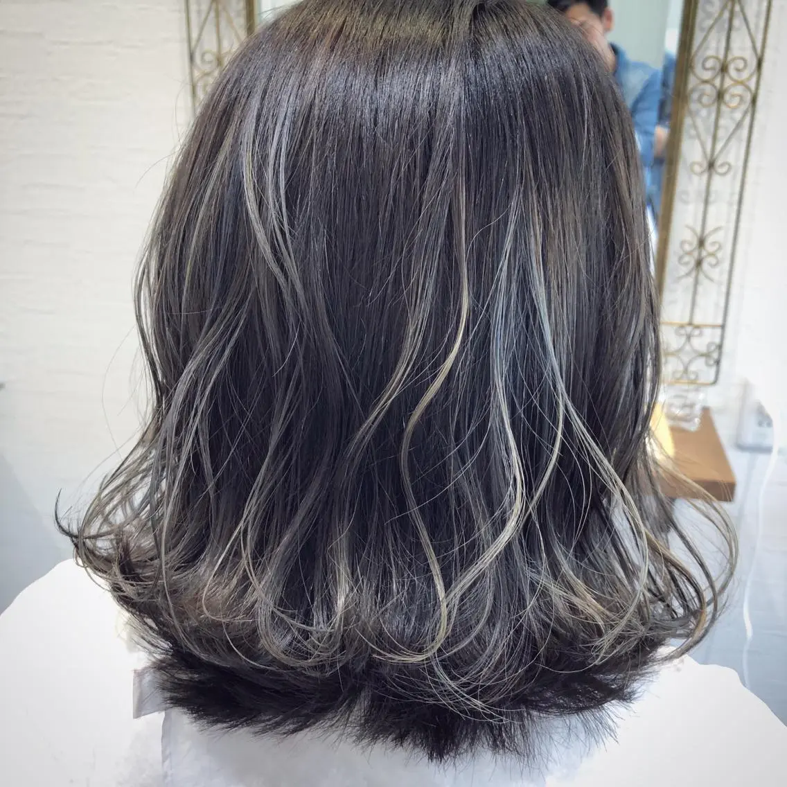 ミディアム カラー グレージュ ハイライトカラー ハイライト 皆巳 達郎のヘアスタイル