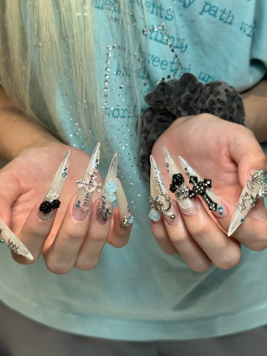 ネイル チークネイル ドット フレンチネイル グラデーション ハート ハンドネイル Julli NailStudioのネイルデザイン