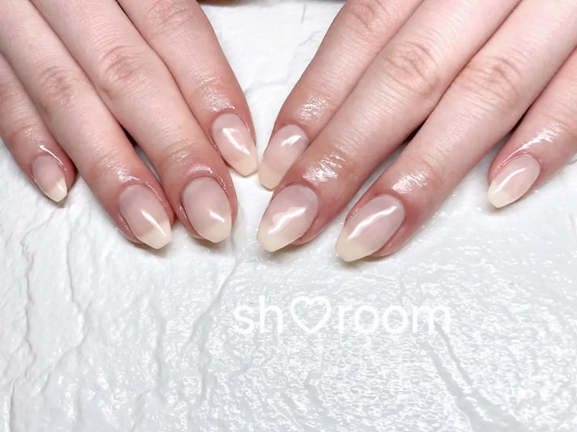 ネイル キラキラネイル 韓国ネイル ミラーネイル ニュアンスネイル ワンカラーネイル ハンドネイル Nail salon Ruuのネイルデザイン
