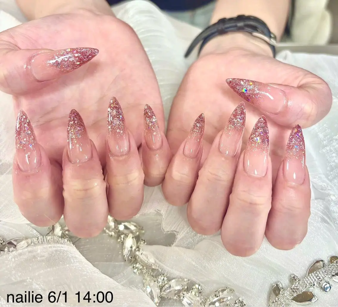 ネイル キラキラネイル マグネットネイル ぷっくりネイル 春ネイル ワンホンネイル ハンドネイル Candy Nailのネイルデザイン