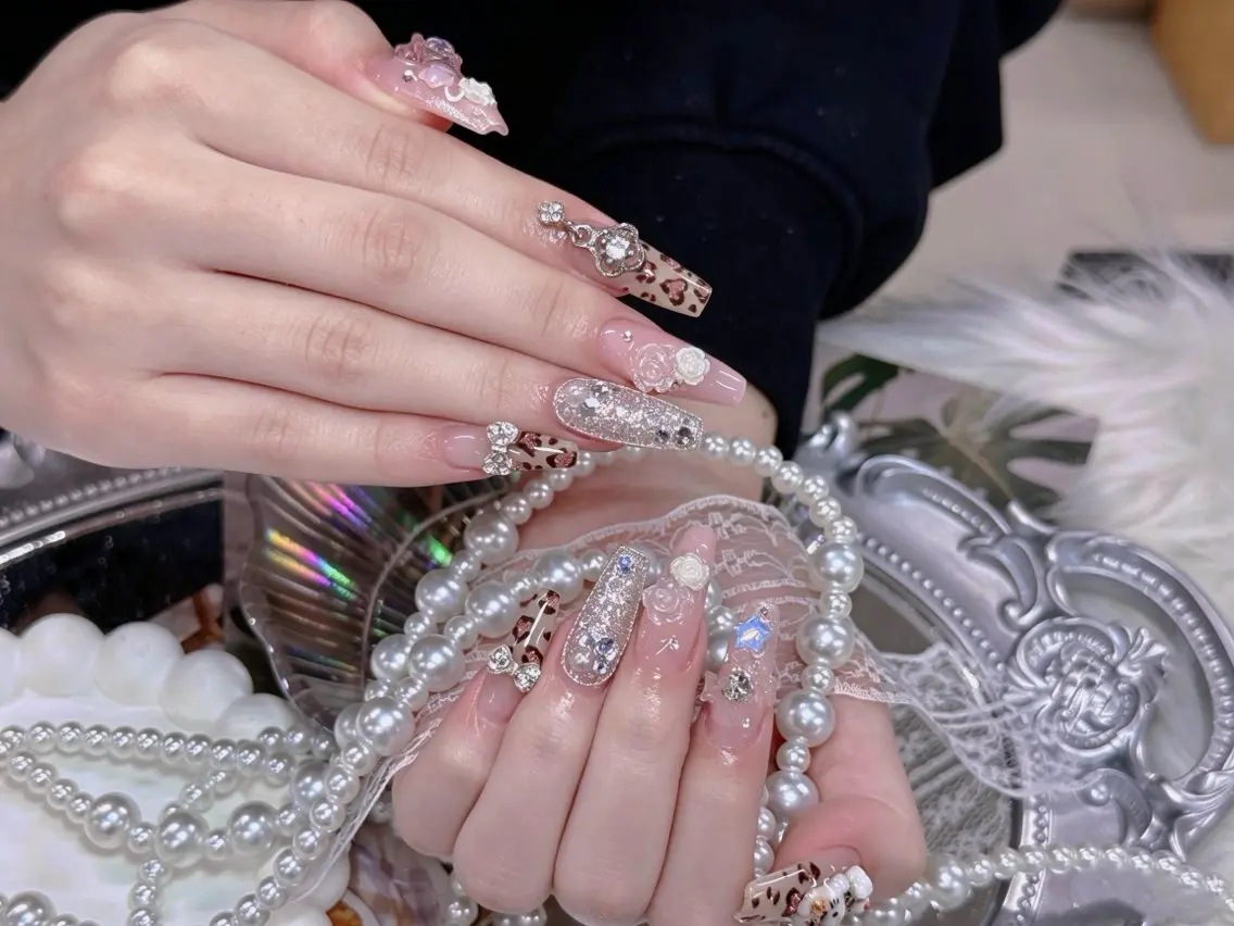 ネイル オーロラネイル チークネイル 長さ出し フットネイル フレンチネイル ハンドネイル Rola kira 麗のネイルデザイン