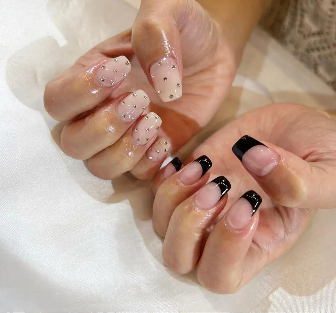 ネイル フレンチネイル ストーンネイル ISA_ BELLAのネイルデザイン