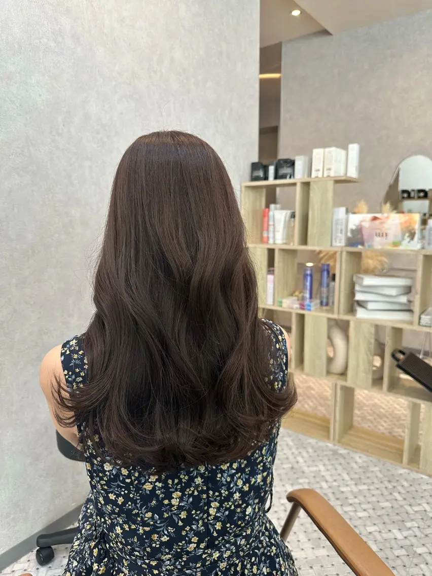 ロング カラー ヘアアレンジ ベージュカラー ブリーチ 透明感カラー グレージュ ブリーチなしカラー ヘアカラー REONA🪽✨薬院 レイヤーカット🫧のヘアスタイル