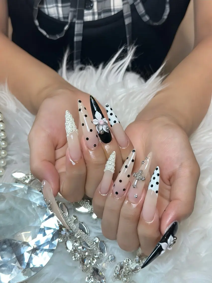 ネイル チークネイル ドット フレンチネイル グラデーション ハート ハンドネイル ハンドケア Eli Muse 新宿ネイルのネイルデザイン
