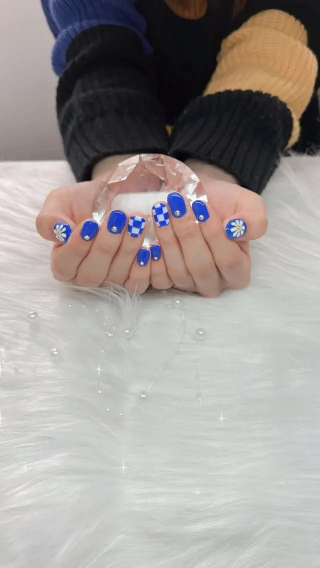ネイル ブルー 中西 美羽のネイルデザイン