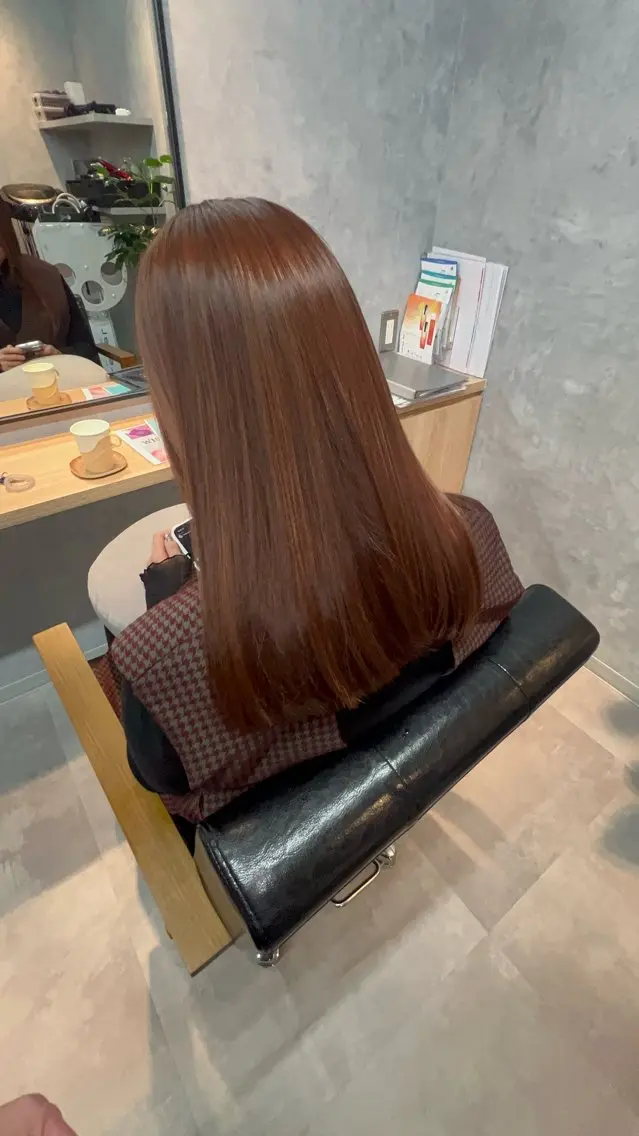 ロング motoトップカラー リスト/ブリーチカラのヘアスタイル