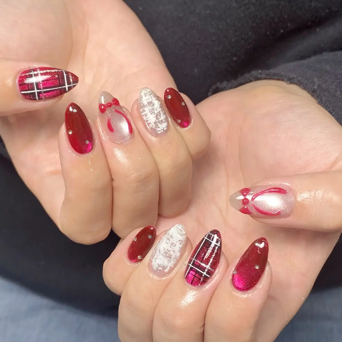 ネイル チークネイル フレンチネイル ジェルネイル ガーリー キラキラネイル ハンドネイル UM Nail Salonのネイルデザイン