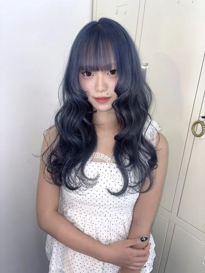 ロング カラー ブリーチ ブルーカラー ケアブリーチ デザインカラー シルバー ヘアカラー ブリーチカラー/ デザインカラー/栄のヘアスタイル