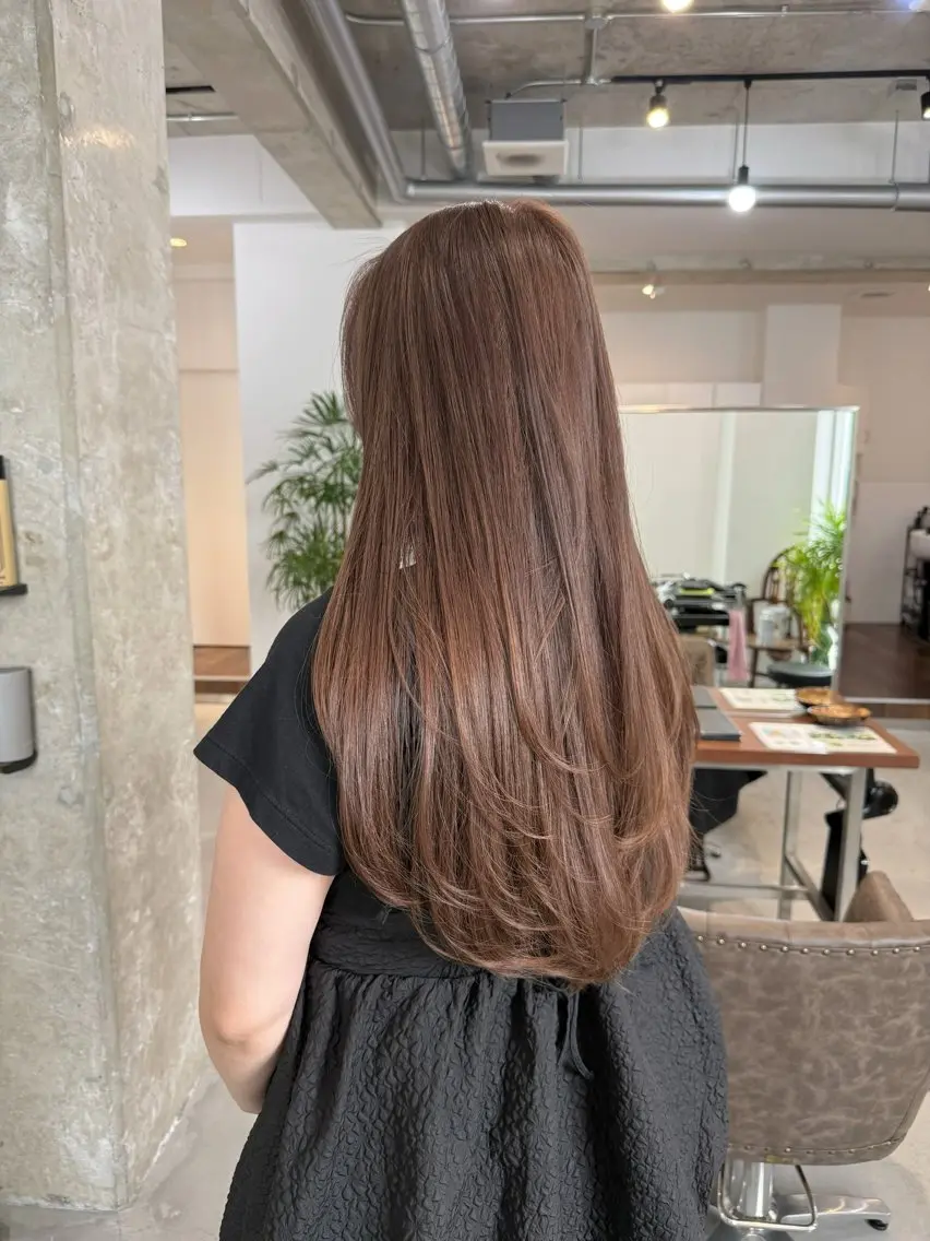ロング カラー ベージュカラー ブリーチ カット ヘアカラー カイリ /レイヤーカットのヘアスタイル
