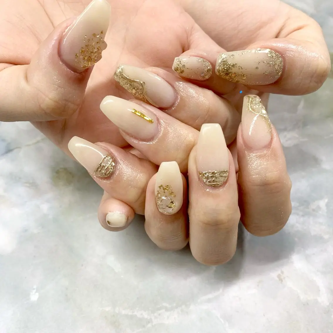 カラー ネイル アイブロウ ニュアンスネイル new me"のネイルデザイン