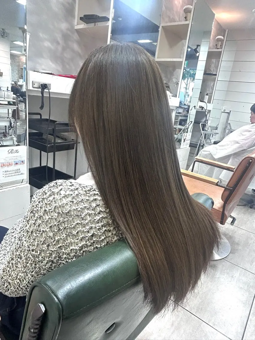 ロング カラー ベージュカラー ブリーチ オリーブベージュ カット ヘアカラー レイヤーカット🎀 よしいあまねのヘアスタイル