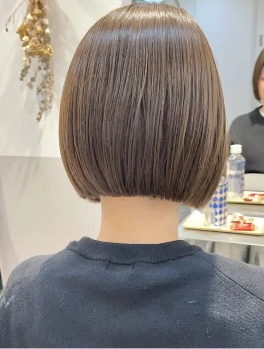 ショート 前下がりボブ ショートボブ ハンサムショート アッシュ アッシュグレー 🎀クロスパーマ/ ボブ🎀MOMONAのヘアスタイル