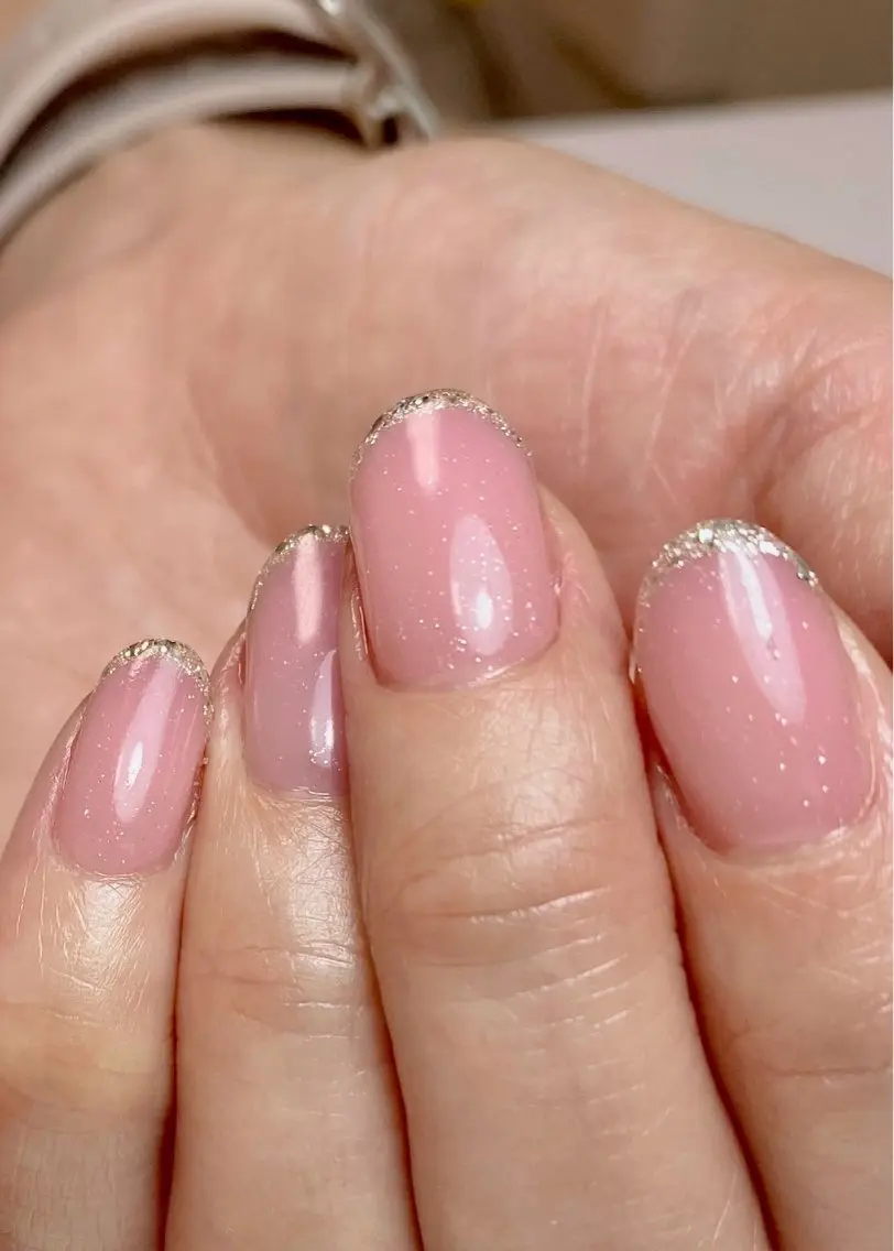 ネイル フレンチネイル ラメ(グリッター) オフィスネイル ピンク シンプルネイル Nail Salon K 🧸美爪育成のネイルデザイン