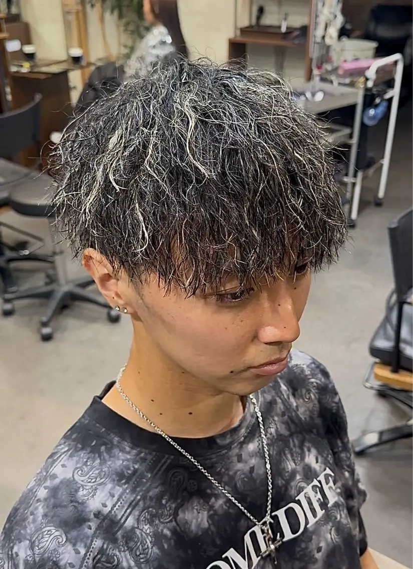 パーマ メンズ メンズメッシュ メンズパーマ メンズツイストパーマ ツイストパーマ カット ヘアカラー 年間2000名担当◎ パーマ職人/仲原佑樹のヘアスタイル