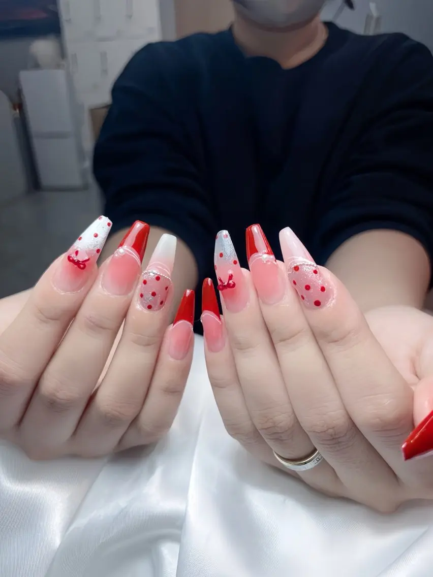 ネイル アートネイル チークネイル ジェルネイル ロングネイル マグネットネイル ハンドネイル Rin Nail 新大久保店のネイルデザイン