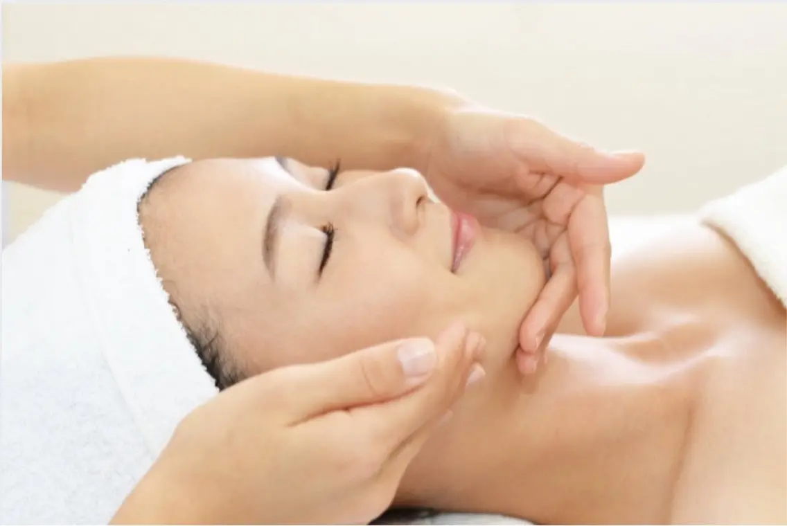 小顔リンパマッサージ60分(毛穴洗浄+パック付)の写真