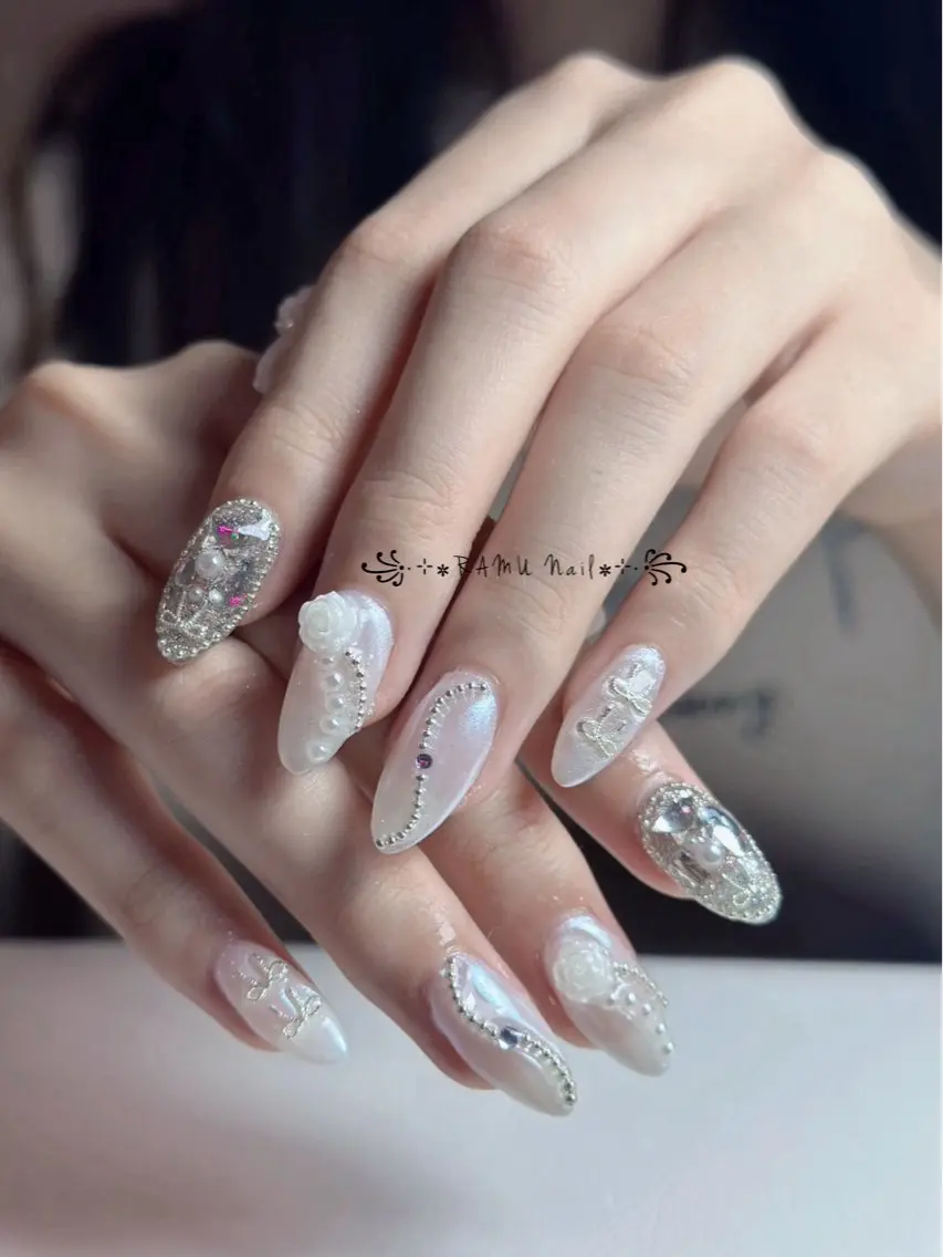 ネイル チークネイル フレンチネイル グラデーション キラキラネイル 韓国ネイル ハンドネイル RAMU Nail 恵比寿店のネイルデザイン