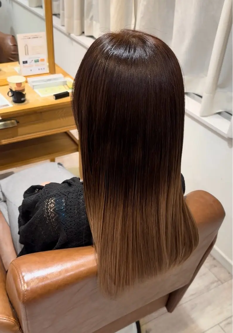 ロング カラー グラデーションカラー ピンクカラー レッドカラー 加藤 美佳のヘアスタイル