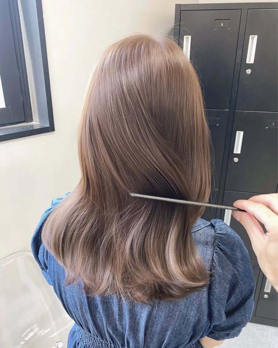 ミディアム カラー ヘアアレンジ ベージュカラー ブリーチ ブラウンカラー 透明感カラー ダブルカラー 赤み消し🫧韓国ヘア 🫧藤岡誠也のヘアスタイル