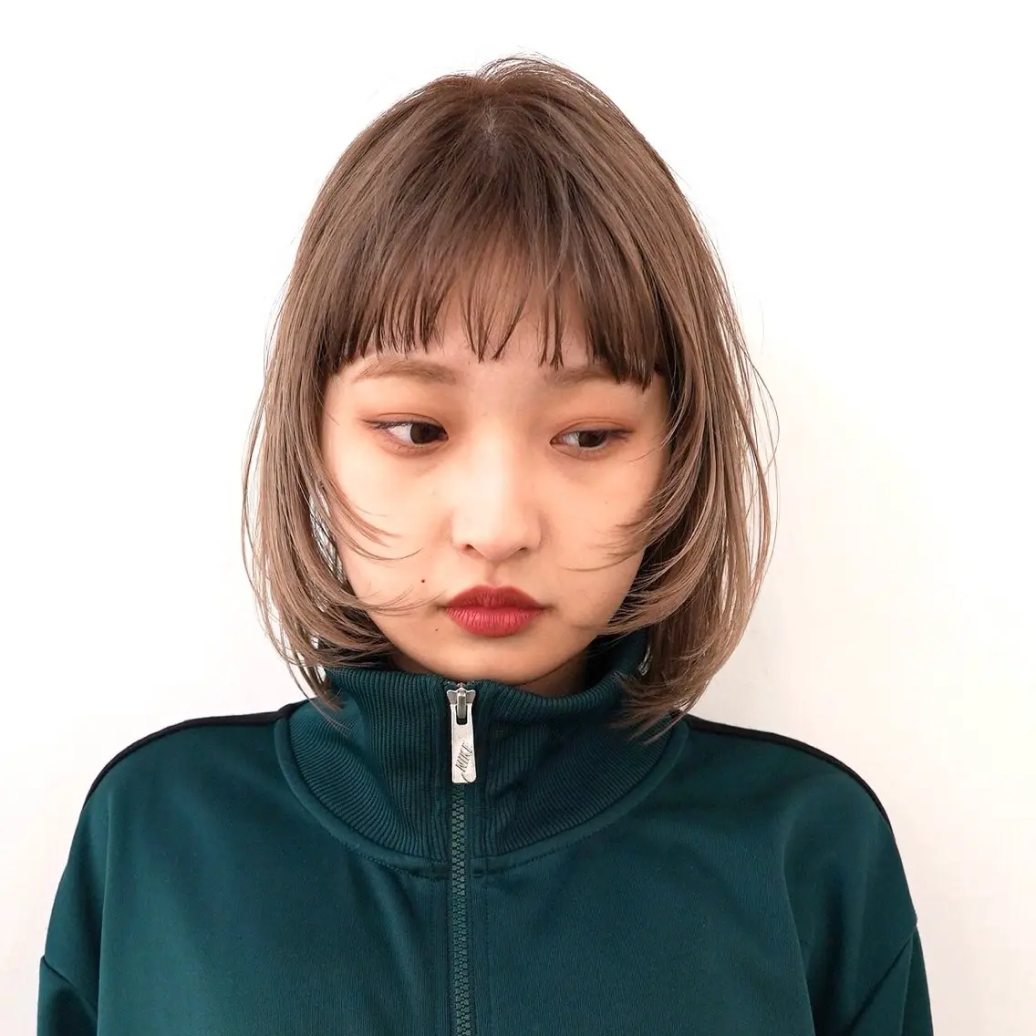ショート カラー ボブレイヤー ベージュカラー ブリーチ ブラウンカラー ブラウンベージュ カット ヘアカラー shun 原宿/表参道のヘアスタイル
