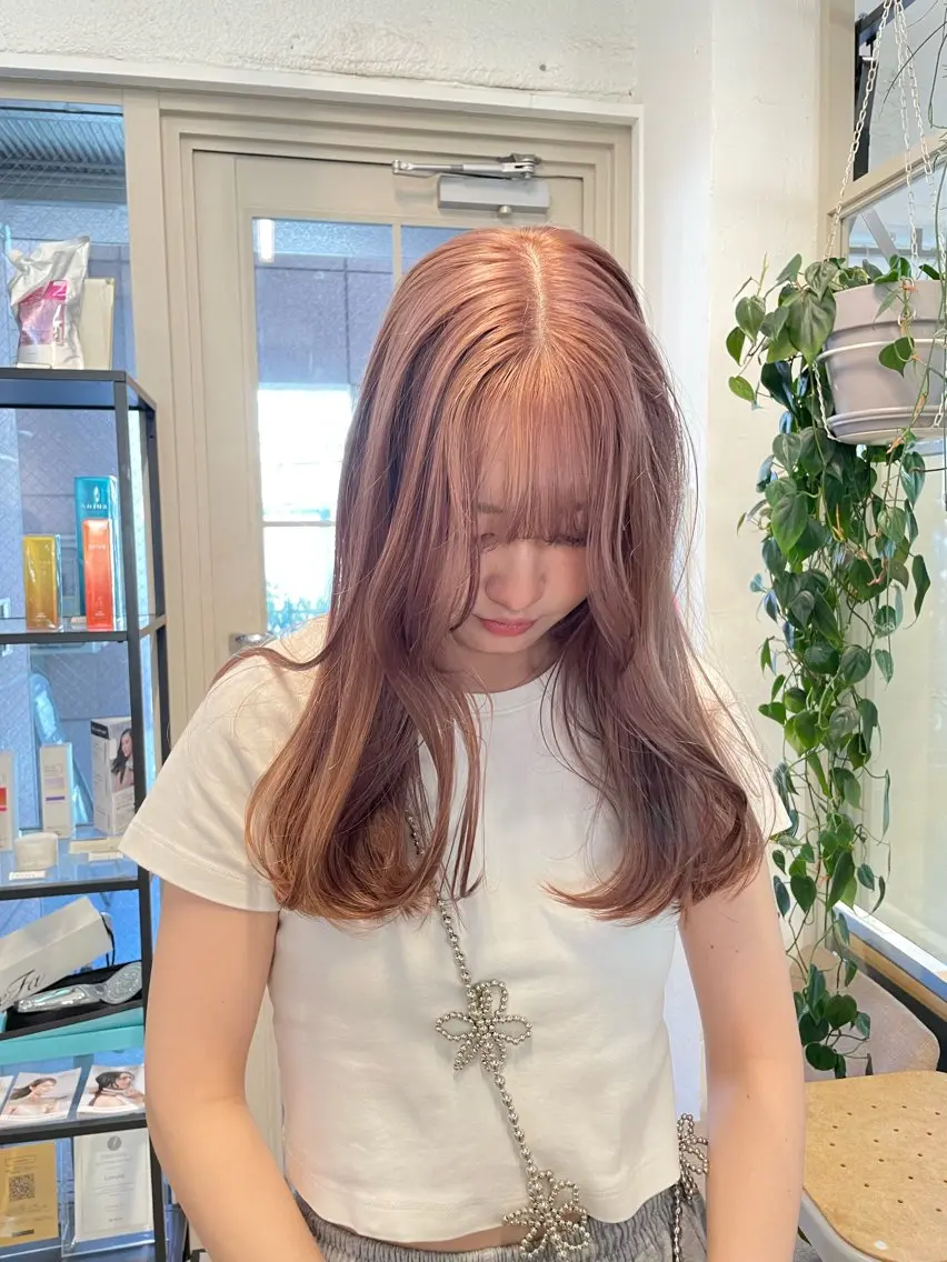 ロング カラー カット ヘアカラー トリートメント ミルクティー× グレージュMOMOのヘアスタイル