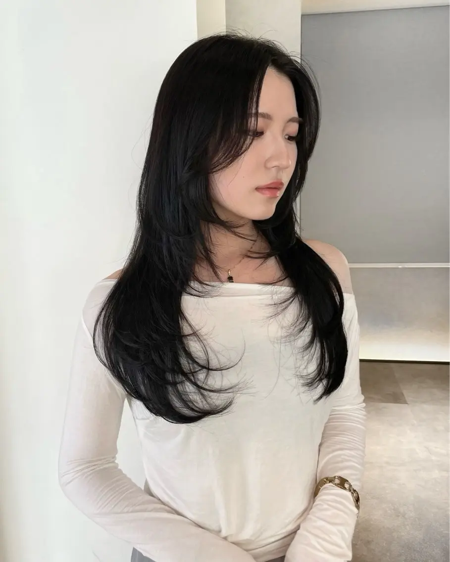 ロング カラー ベージュカラー ブリーチ ブラウンカラー ショコラブラウン 透明感カラー カット レイヤーカット 韓国ヘアayameのヘアスタイル