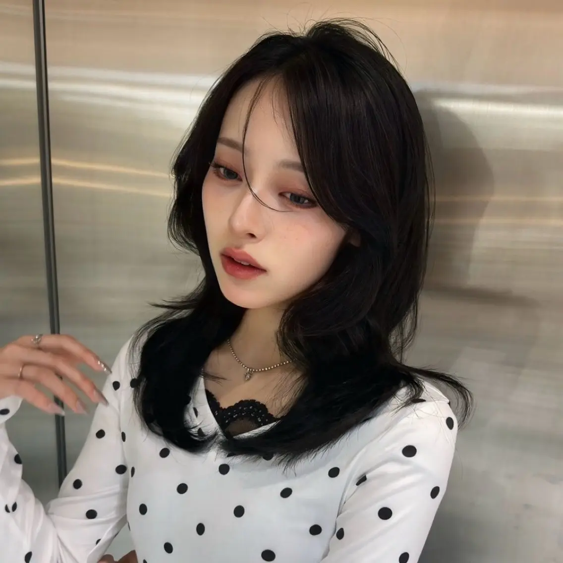 セミロング カラー ヘアアレンジ 黒髪 ブルーカラー ブルーブラック 透明感カラー 韓国風ヘア カット ヘアカラー トリートメント 韓国ヘア/ロー レイヤー/Rumiのヘアスタイル