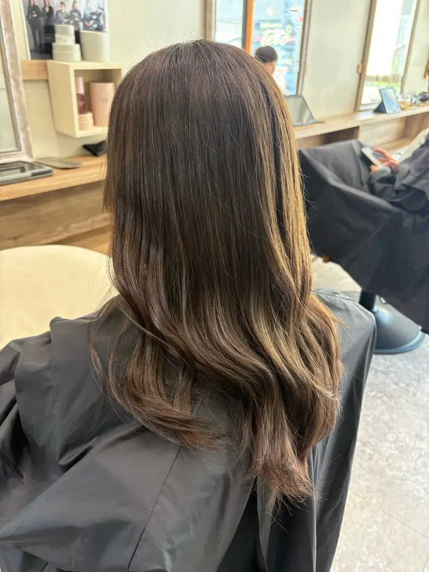 ロング 安谷屋 こはるのヘアスタイル
