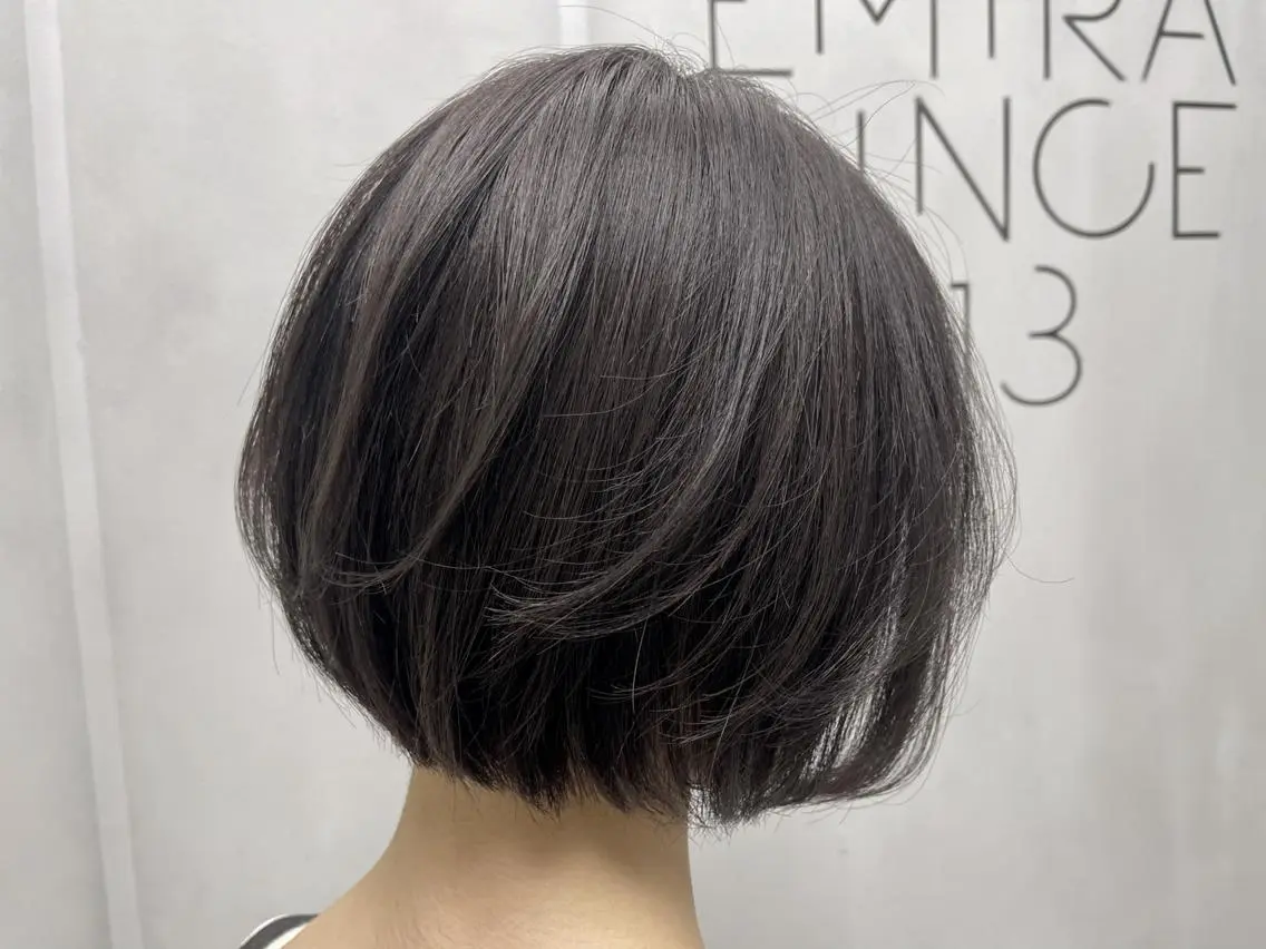 ショート カラー アディクシーカラー デザインカラー グレージュ 似合わせカット ショートヘア カット ヘアカラー N° emirai 溝の口のヘアスタイル